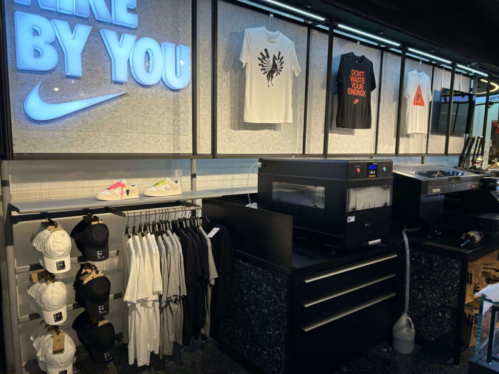 ハイストリートのNIKEでNIKE BY YOU