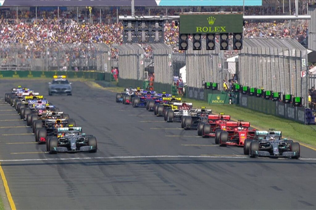 異なるスタート位置のF1レース